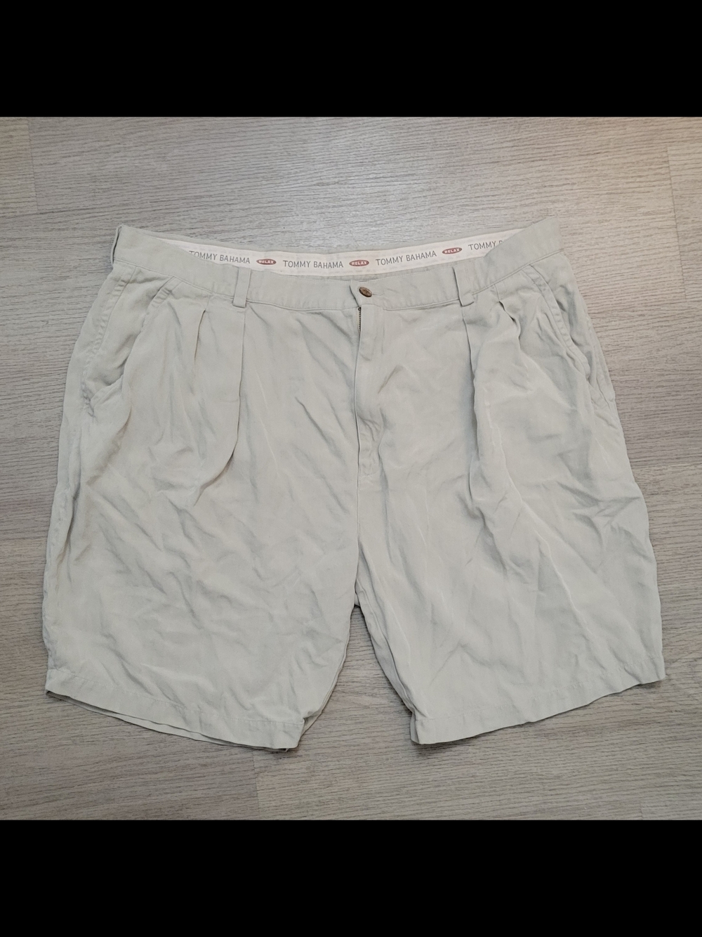 Tommy Bahama Men's Khaki Flat-Front Relaxed Fit Shorts 42x9 100% Silk